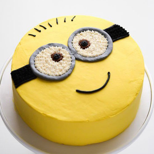 Minion Face Cake